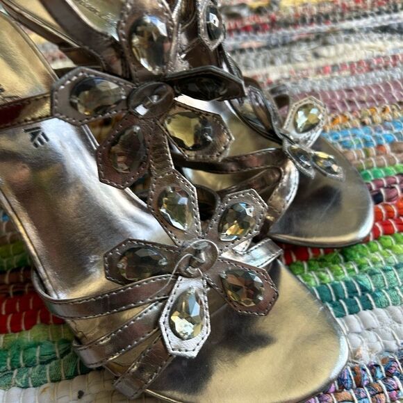 American Eagle Outfitters Silver Heels with Elegant Floral Design - Picture 10 of 15